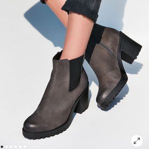 Vagabond Grace Chelsea Boots